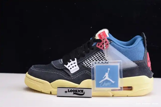 LUCY AIR RETRO OFF NOIR JORDAN UNION DC9533-001 4 0407